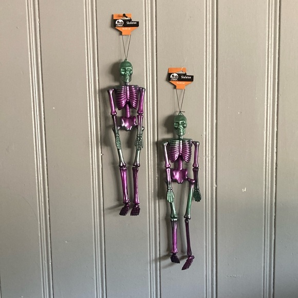 Set of 3- 2-18” Metallic Finish Purple/Green Hanging Skeltons & Skull Decoration - Picture 13 of 17